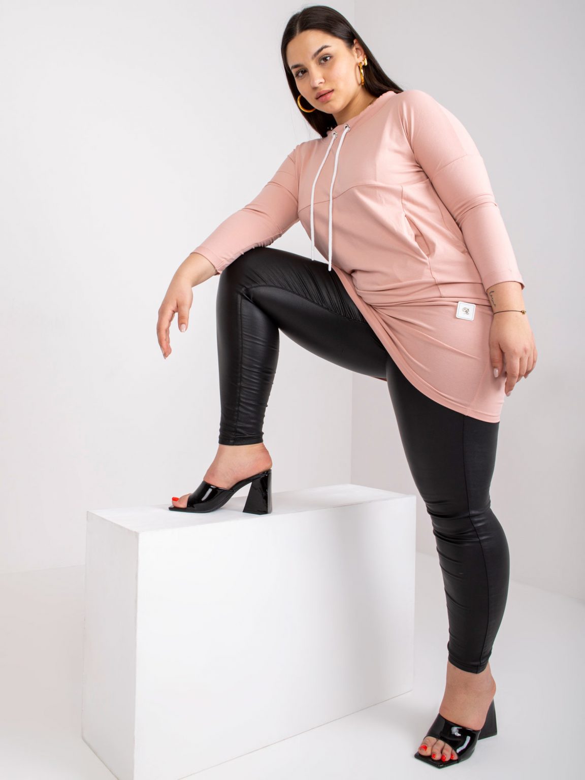 Brudnoróżowa dresowa tunika plus size basic Jana