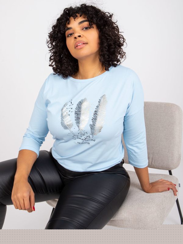 Jasnoniebieska bluzka plus size z printem Polly