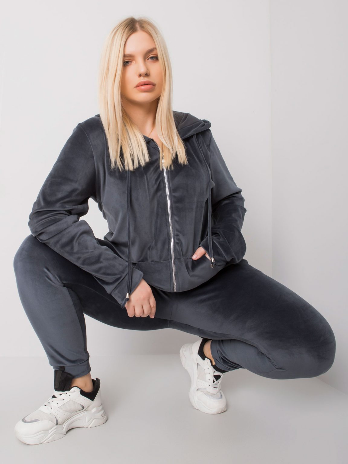 Grafitowy welurowy komplet plus size Michell