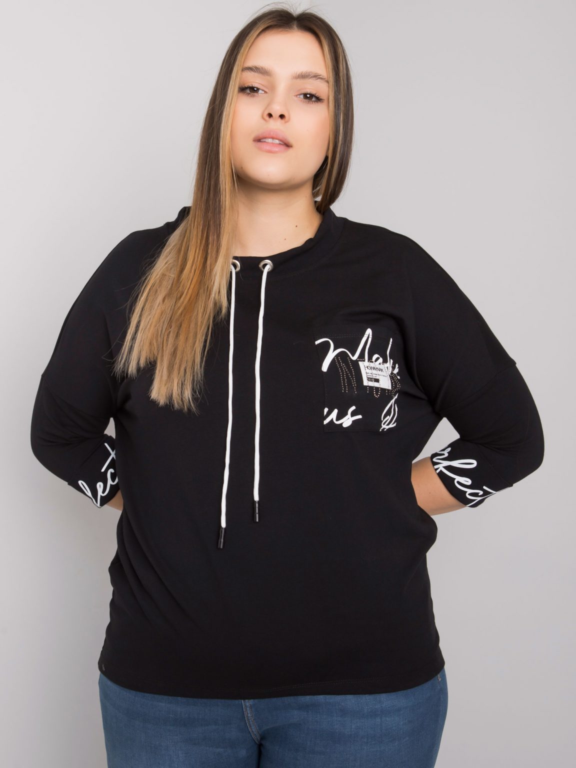 Czarna bluzka plus size z printem Susan
