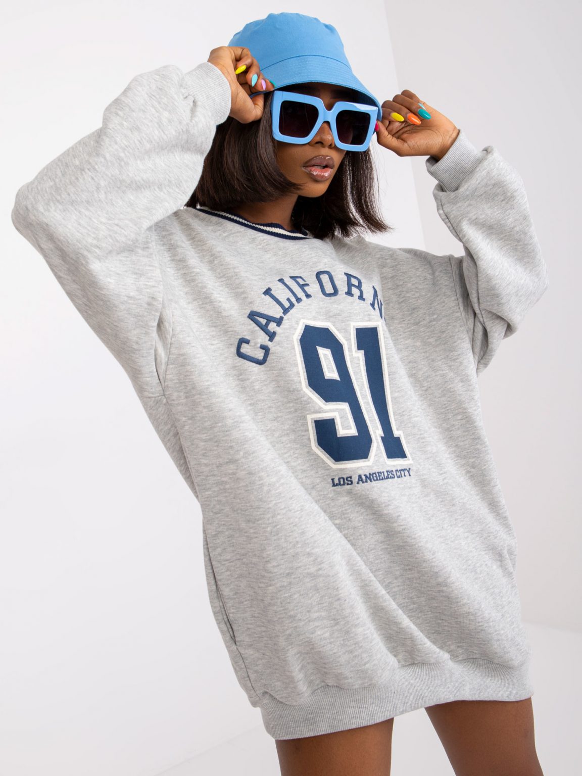 Szara melanżowa dresowa bluza oversize z printem Suzanne