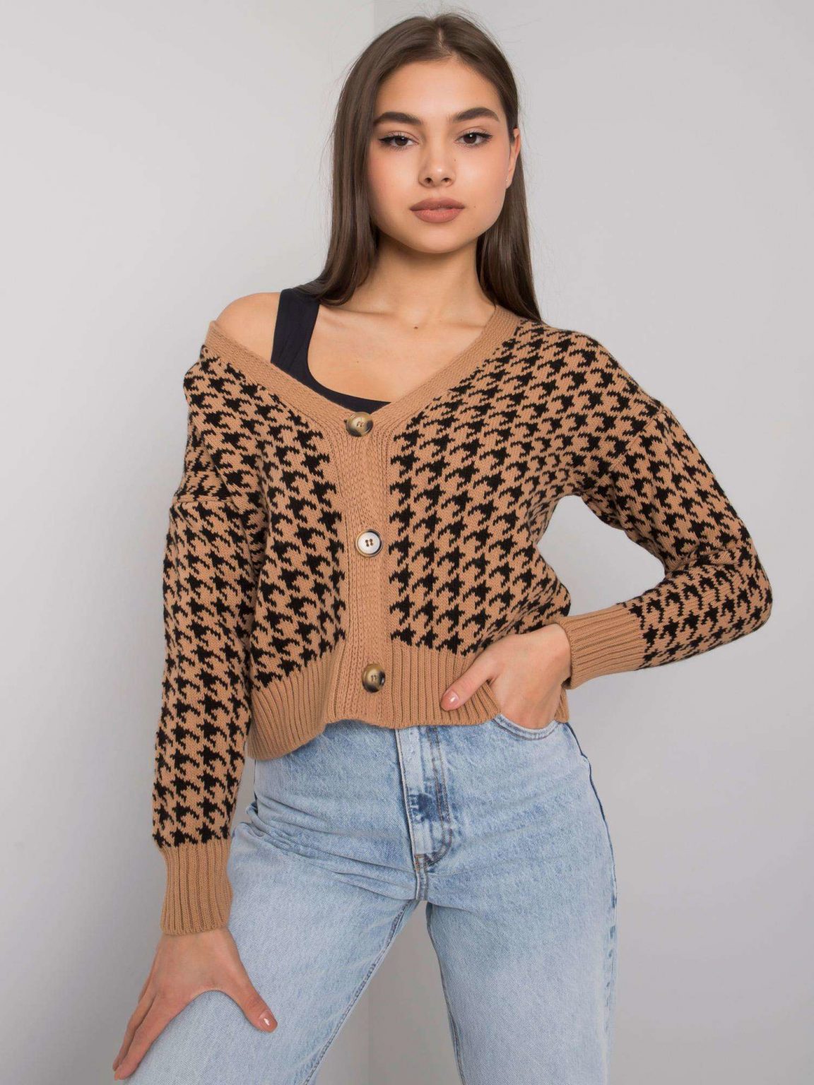 Camelowo-czarny damski sweter rozpinany we wzory Nyima