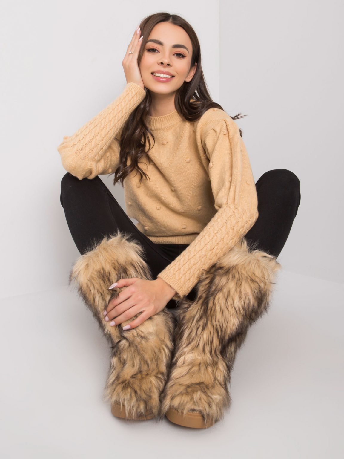 Camelowy sweter z ozdobnymi rękawami Salamanca RUE PARIS