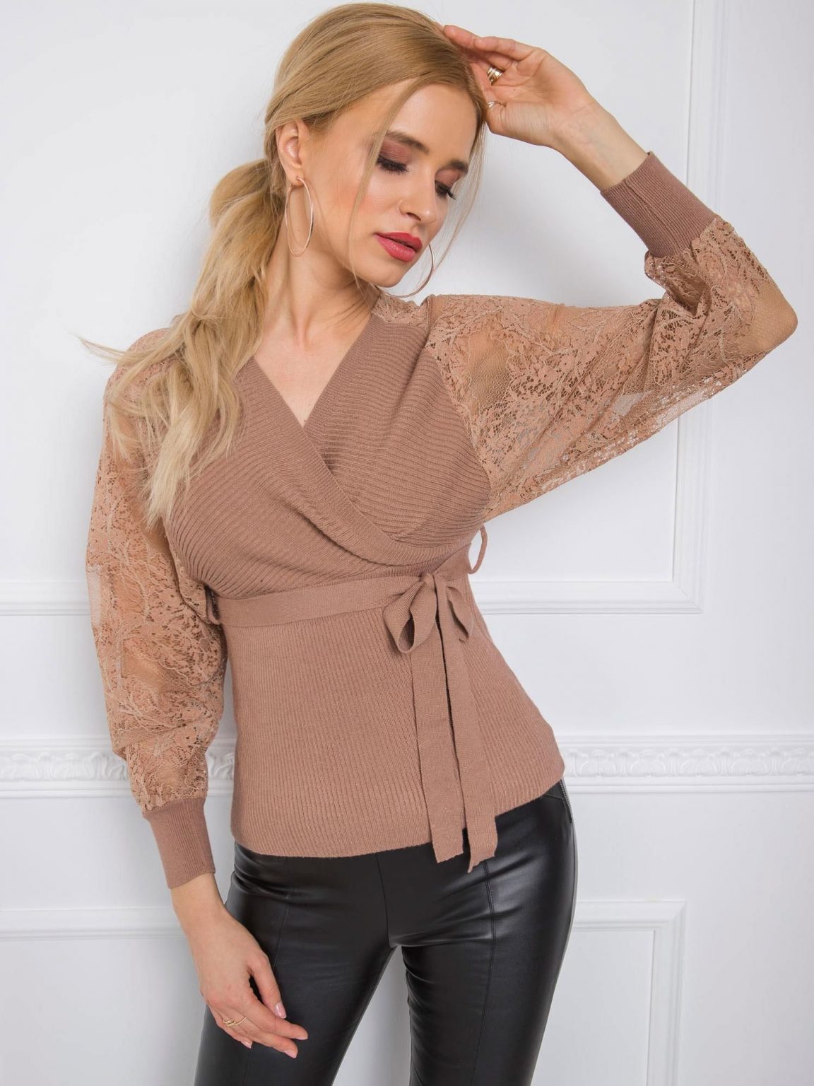 Ciemnobeżowy sweter Journee