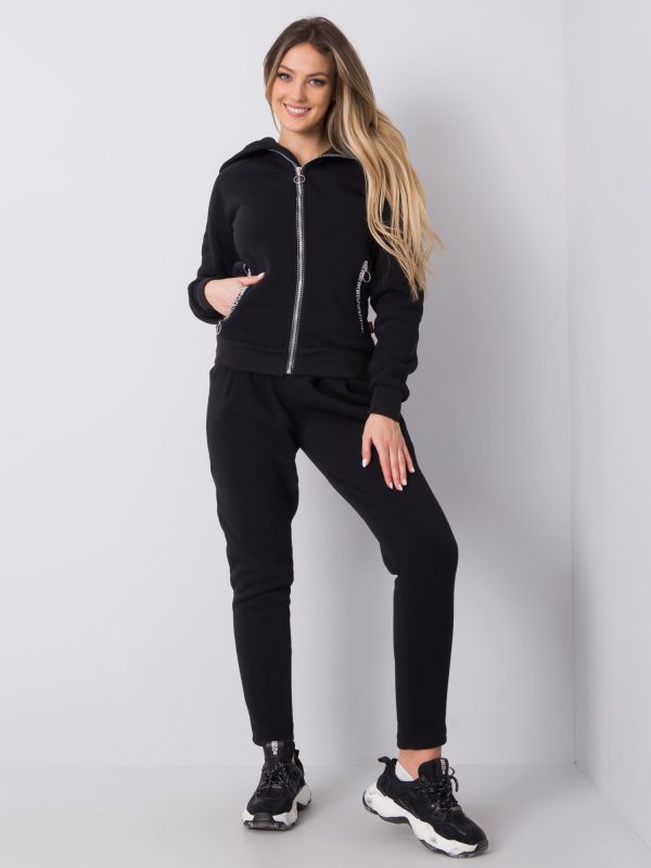 Czarny casualowy dres z wysoko zapinanym kapturem