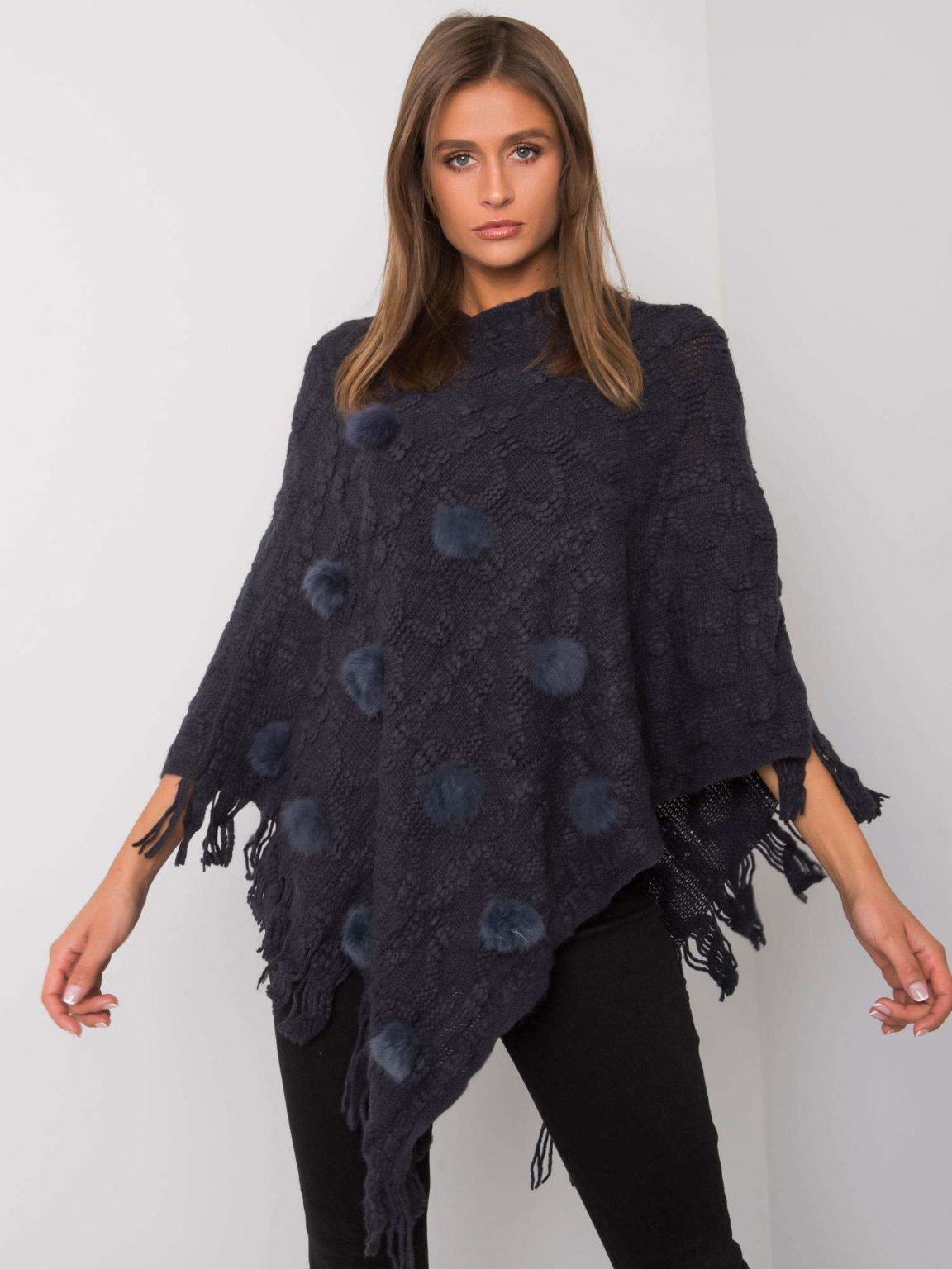Granatowe poncho z pomponami Talisha