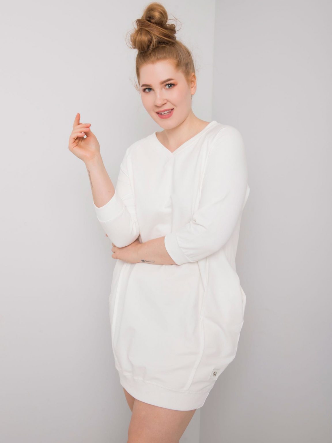 Ecru bawełniana sukienka plus size Karissa