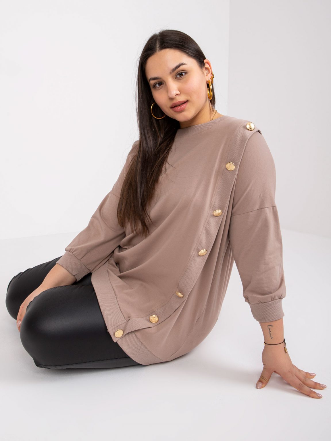 Ciemnobeżowa bluzka plus size na co dzień Brigitte
