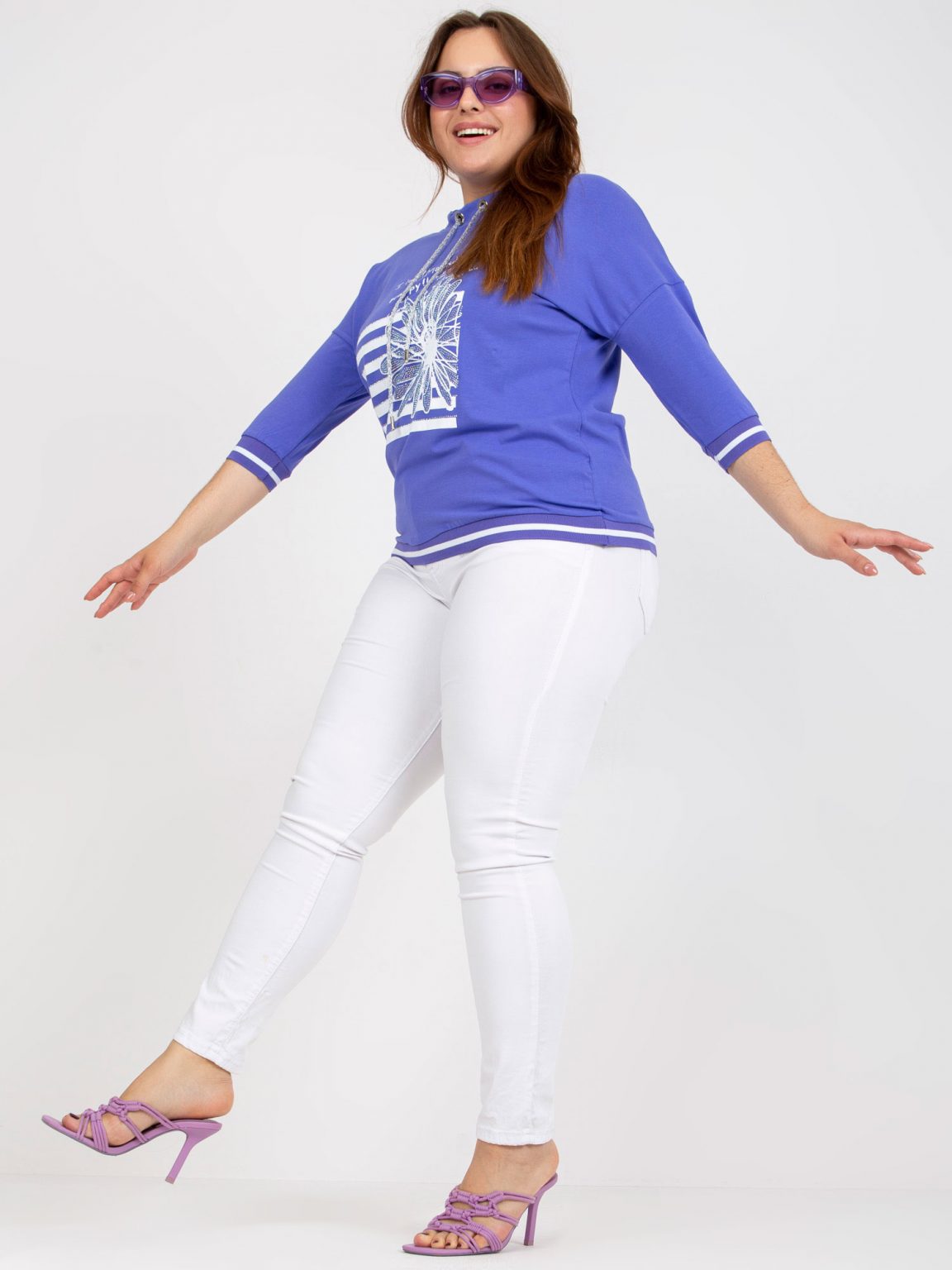 Fioletowa bluzka plus size z nadrukiem i aplikacją