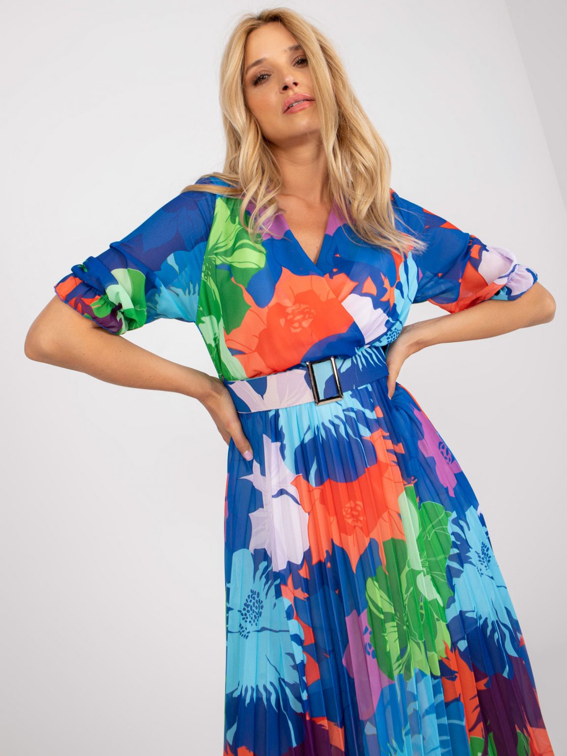 Niebieska sukienka one size z printami OCH BELLA