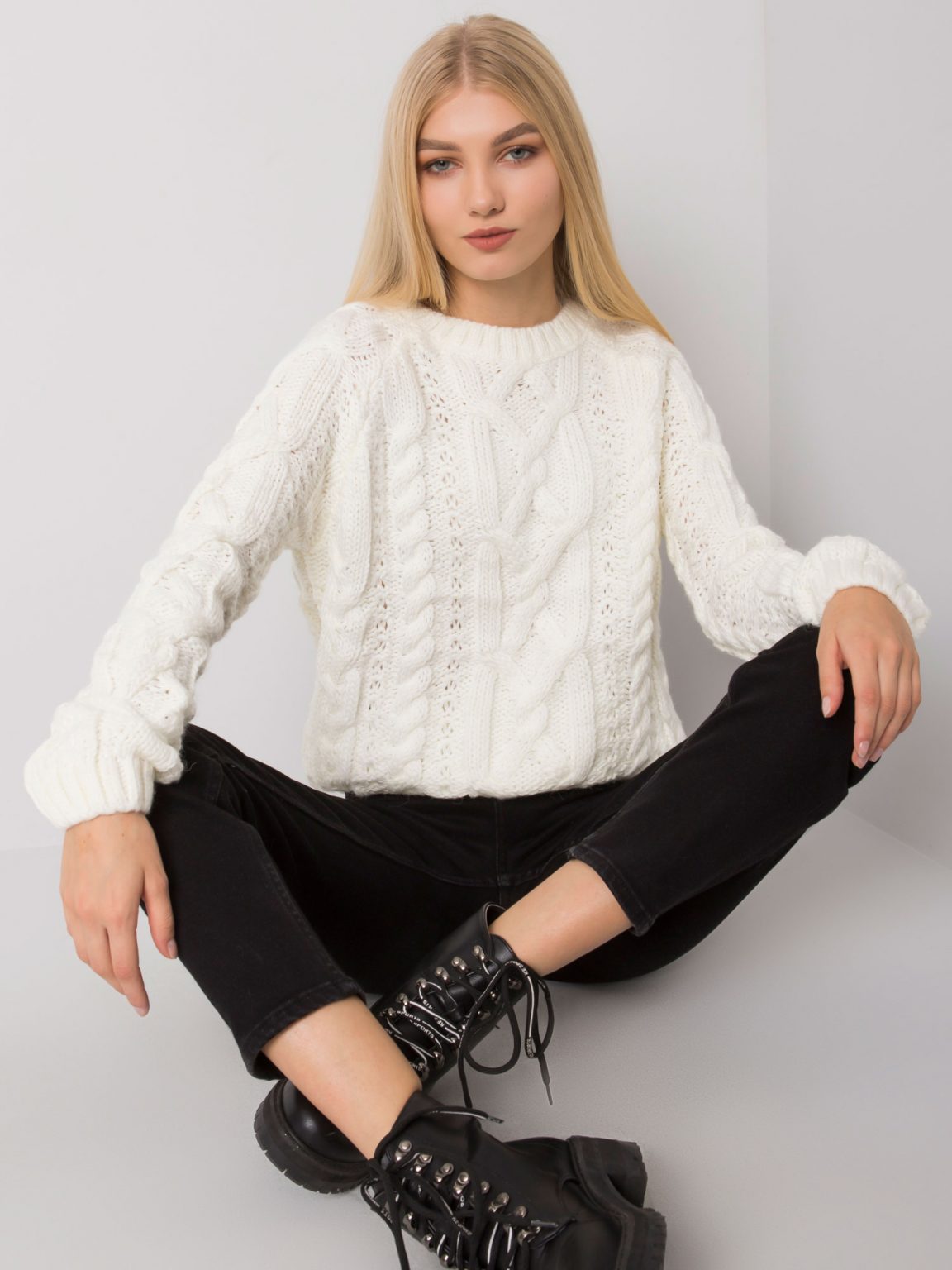 Ecru sweter w warkocze Milford RUE PARIS