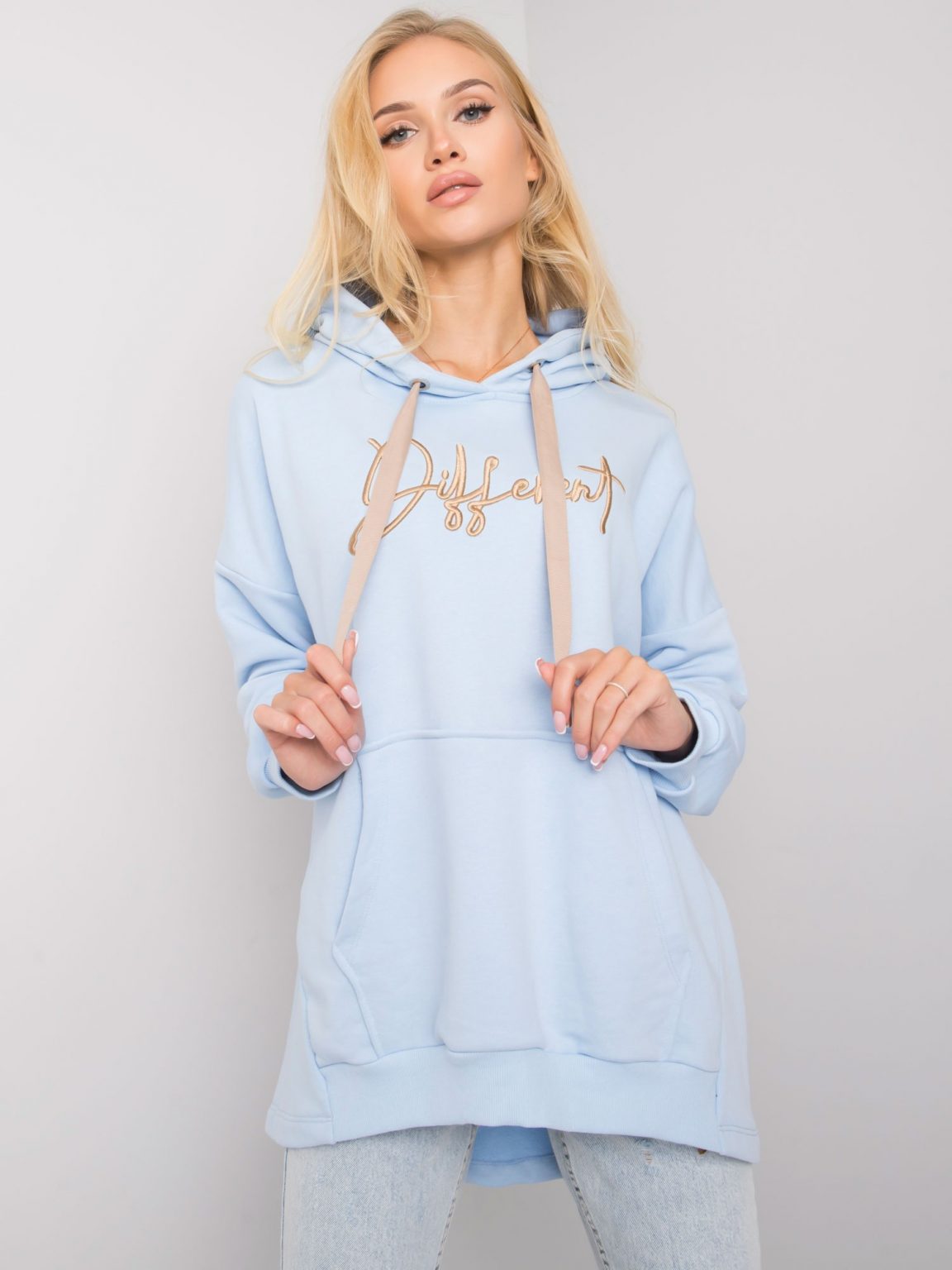 Jasnoniebieska bluza kangurka Fallon