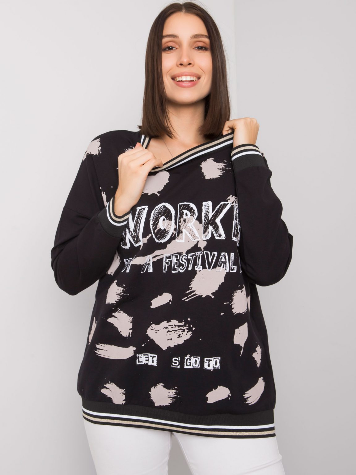 Czarna bluzka plus size z printami Nuala