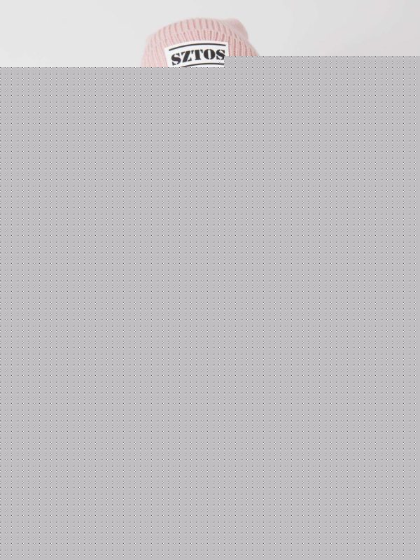 Jasnoróżowa czapka zimowa z naszywką