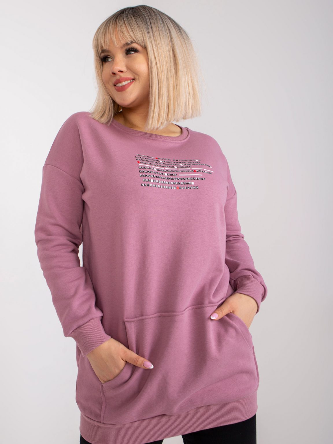 Brudnoróżowa dresowa bluza plus size z napisami Desiree