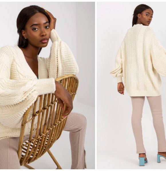 Swetry damskie na jesień – poszerz swoją ofertę o modne nowości