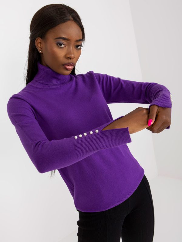Hurtownia Ciemnofioletowy sweter z golfem i aplikacją na rękawach