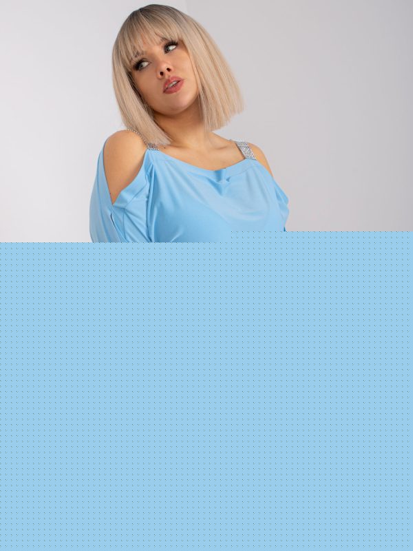 Hurtownia Jasnoniebieska sukienka plus size z odkrytymi ramionami Sky