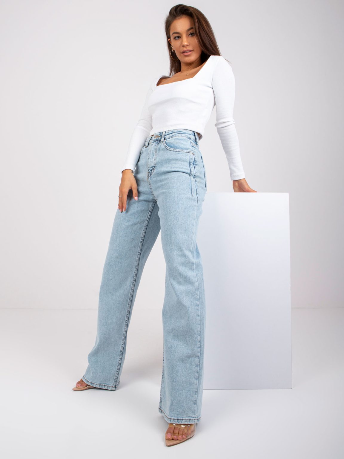 Hurtownia Jasnoniebieskie jeansy wide leg Coimbra