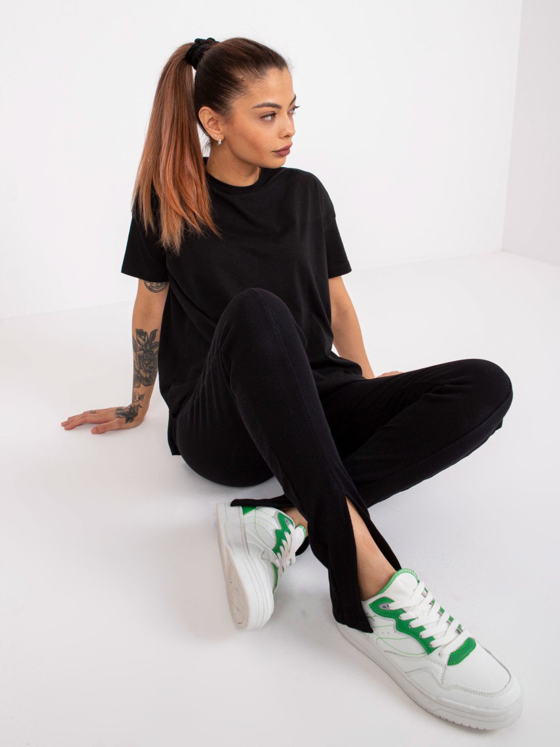 Hurtownia Czarny t-shirt basic bawełniany Honorine MAYFLIES