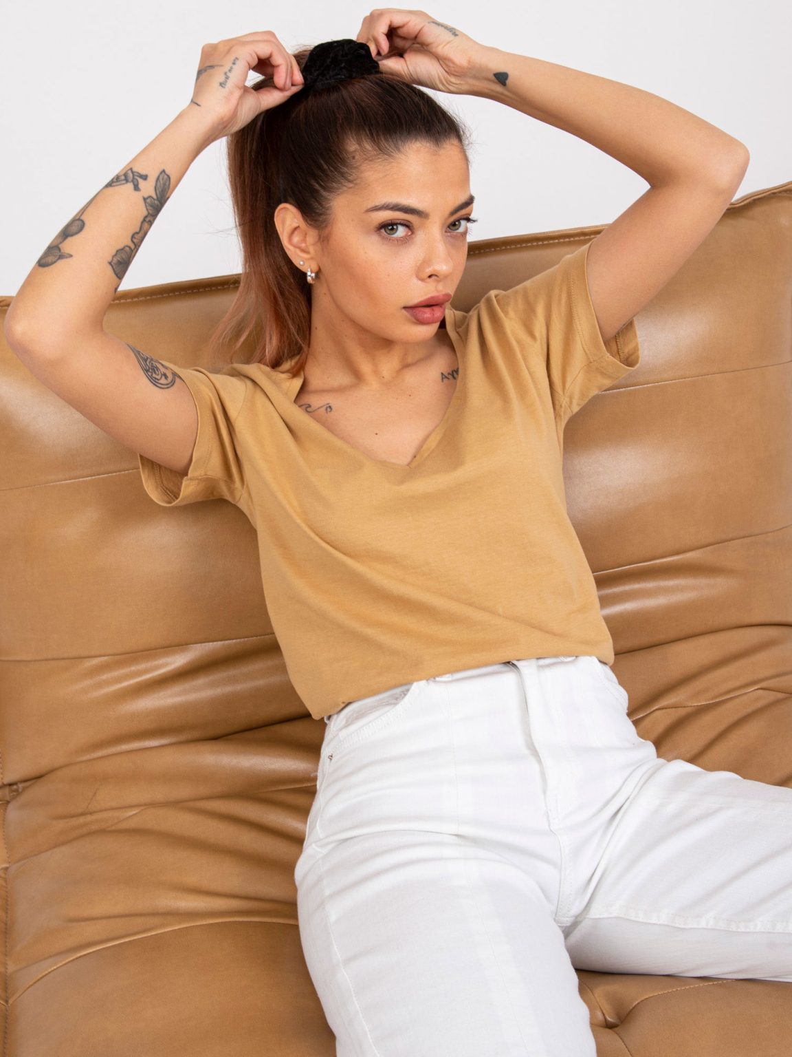 Hurtownia Camelowy t-shirt damski basic Salina MAYFLIES