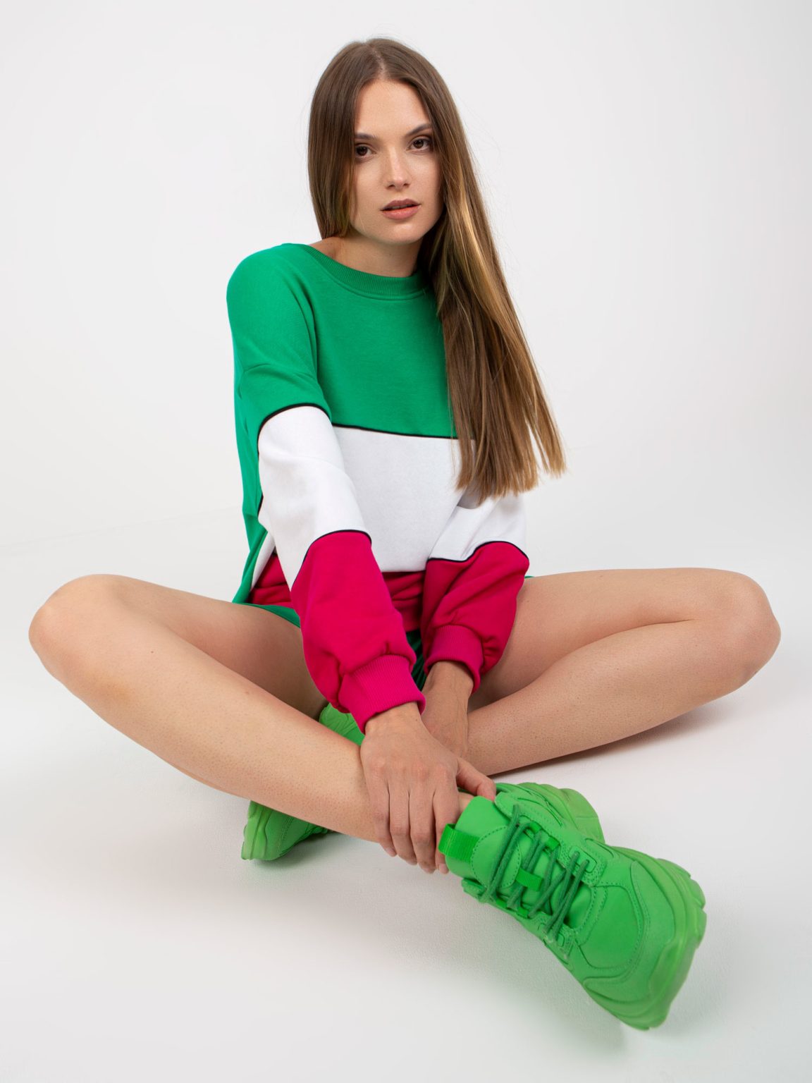 Hurtownia Zielono-fuksjowa dresowa bluza basic bez kaptura RUE PARIS
