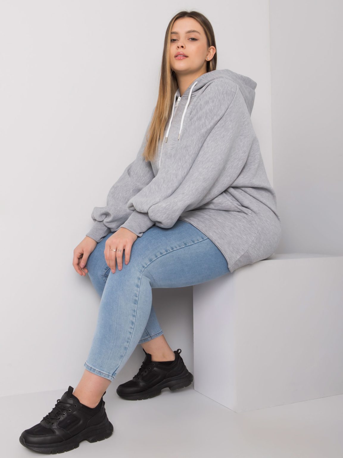 Hurtownia Szara melanżowa bluza plus size z kapturem Ella