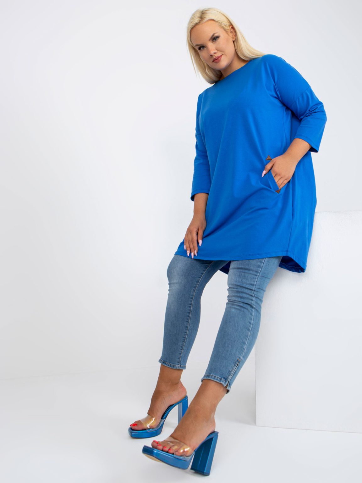 Hurtownia Ciemnoniebieska asymetryczna tunika plus size z kieszeniami