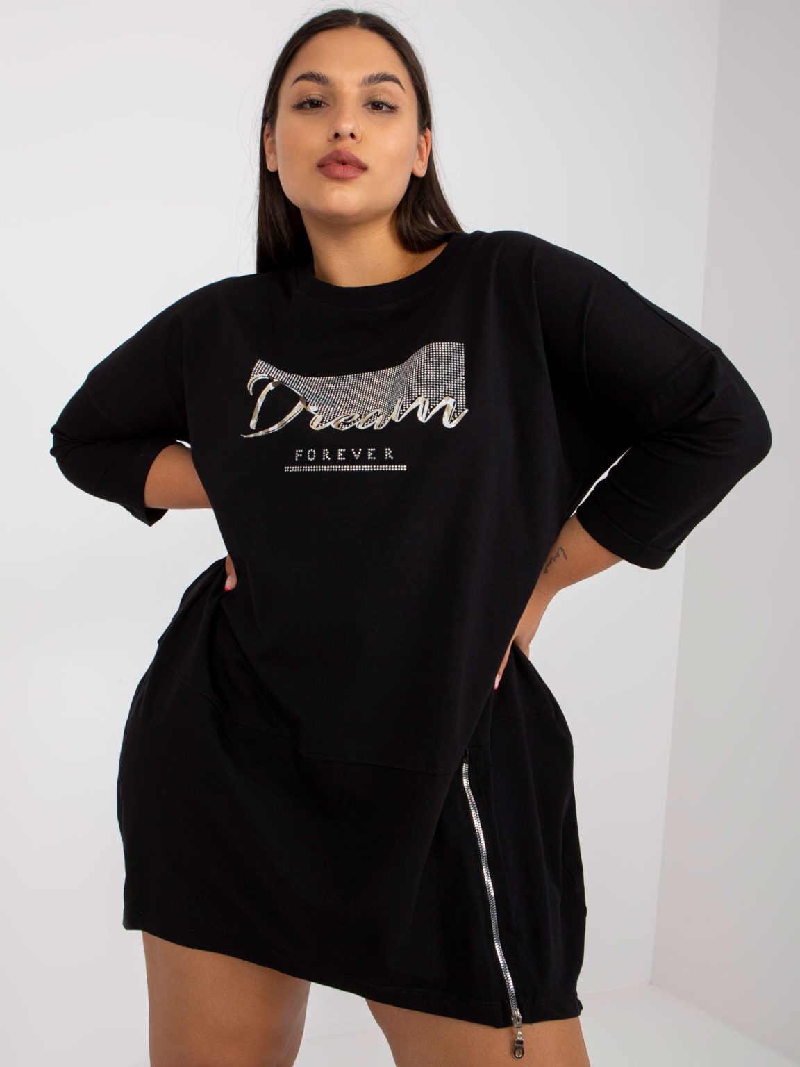 Hurtownia Czarna bawełniana tunika plus size z napisem