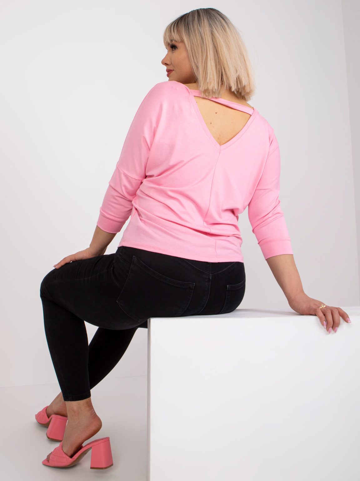Hurtownia Jasnoróżowa bluzka plus size z wiskozy Gloria