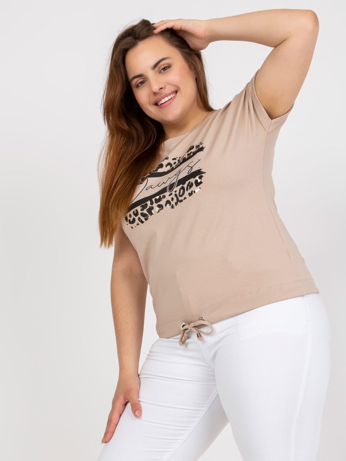Hurtownia Beżowy t-shirt plus size z krótkim rękawem
