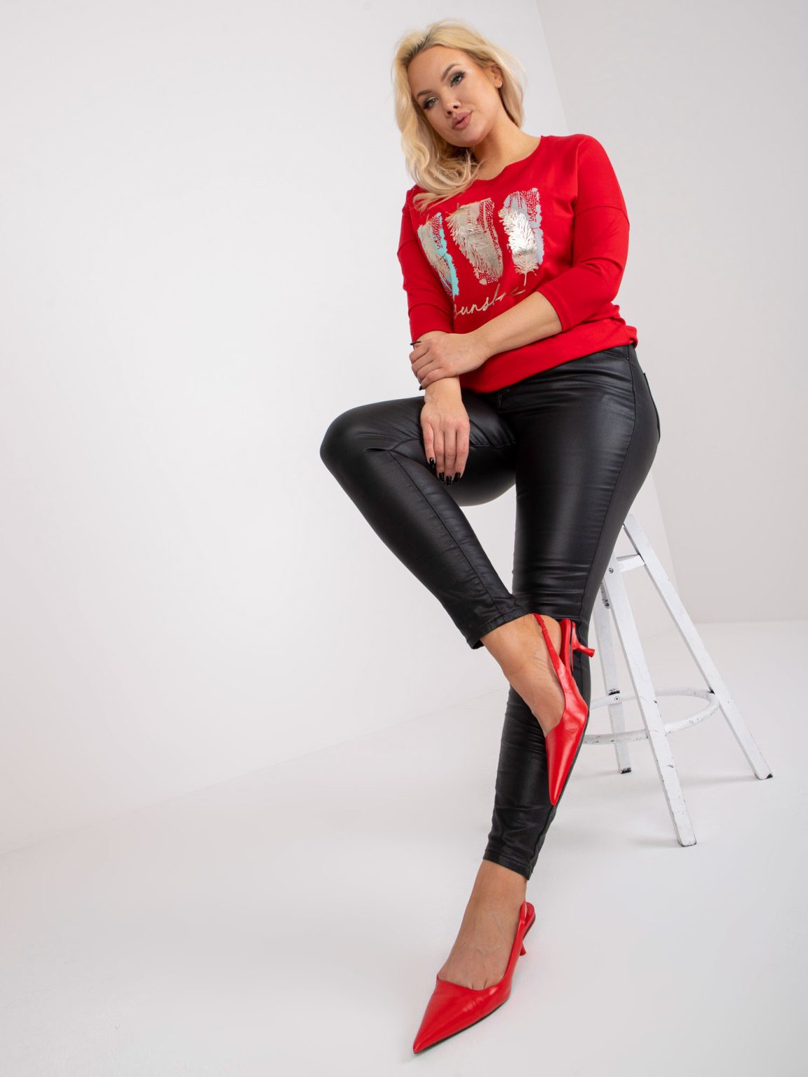 Hurtownia Czerwona bawełniana bluzka plus size z nadrukiem