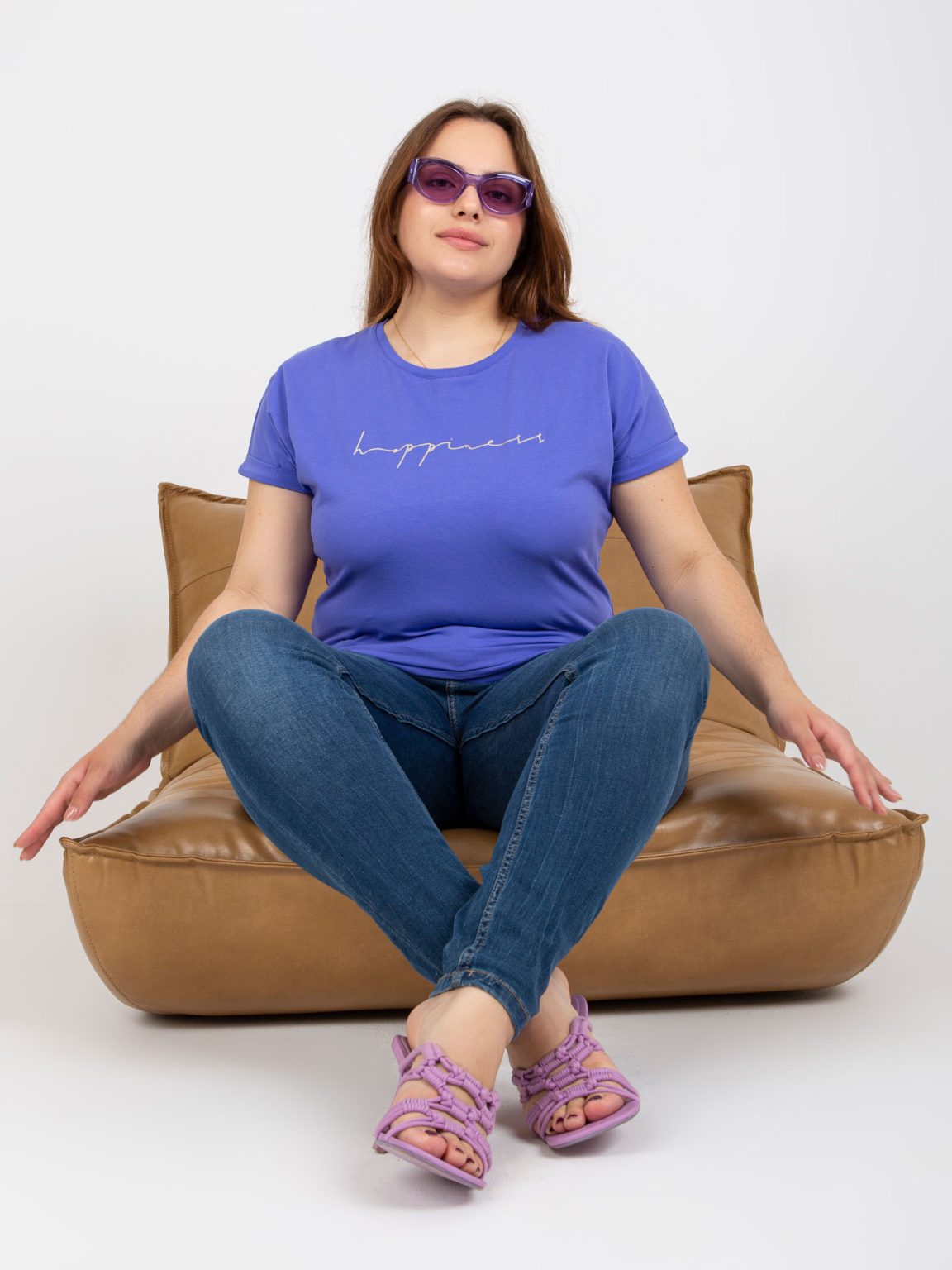Hurtownia Fioletowy t-shirt plus size z napisem