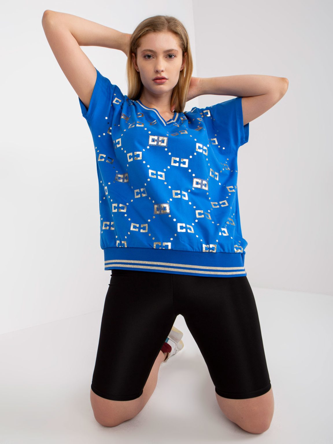 Hurtownia Ciemnoniebieska codzienna bluzka plus size z nadrukiem