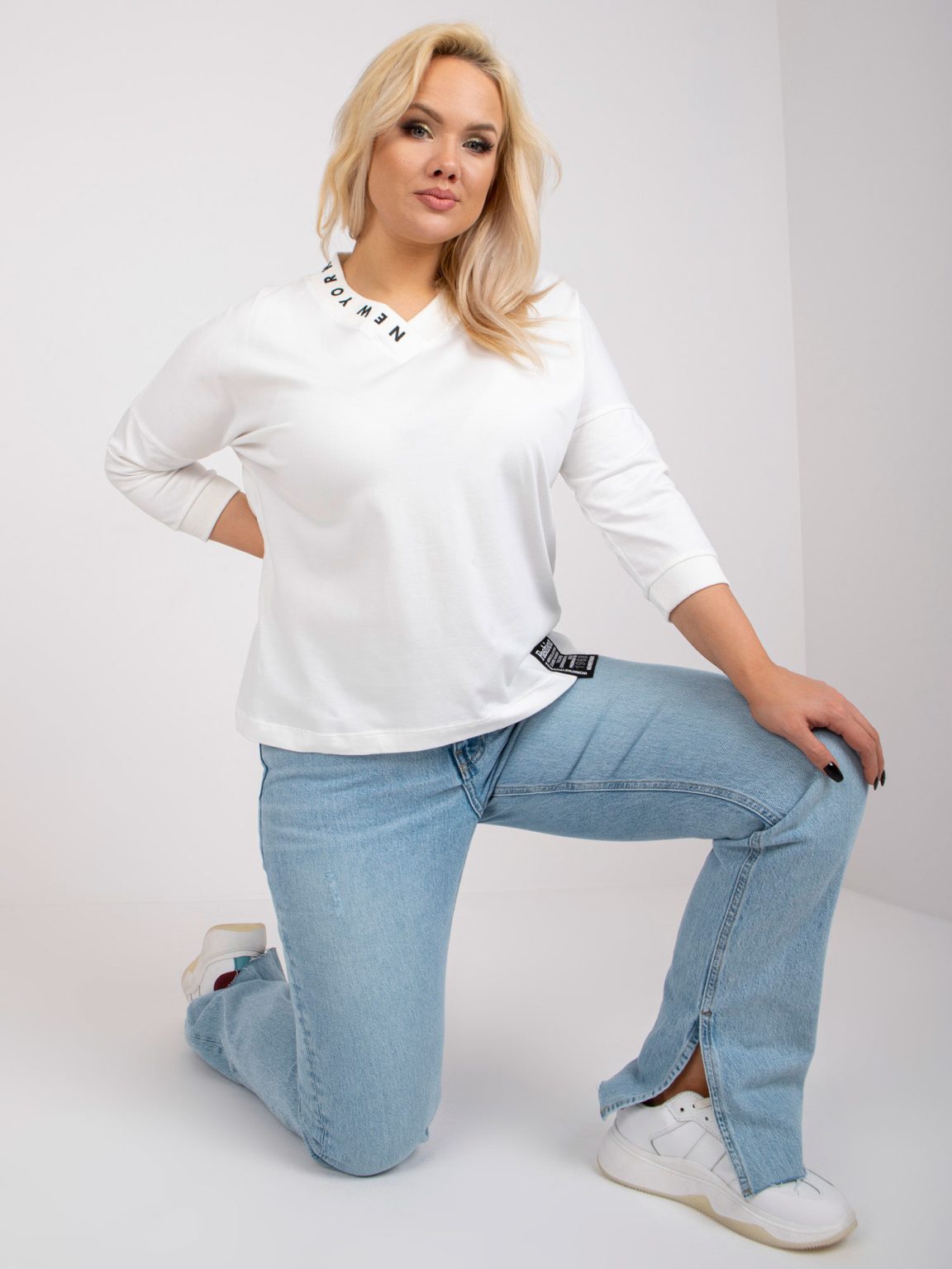 Hurtownia Ecru bawełniana bluzka plus size z dekoltem w serek