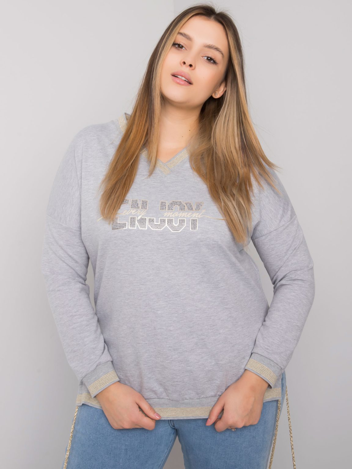 Hurtownia Szara melanżowa bluzka plus size z aplikacją Lila