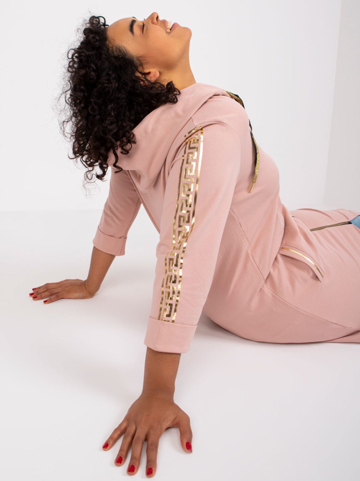 Hurtownia Brudnoróżowa długa dresowa bluza plus size z bawełny Martha