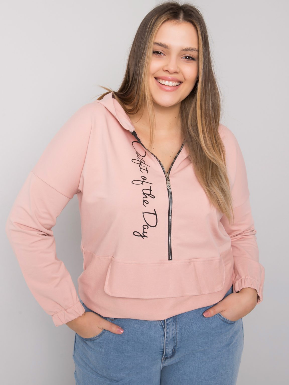 Hurtownia Brudnoróżowa gładka bluzka plus size Elisa