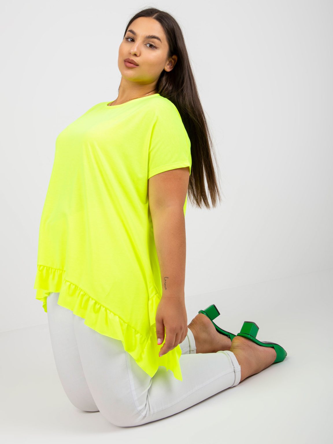 Hurtownia Fluo żółta codzienna bluzka plus size z okrągłym dekoltem
