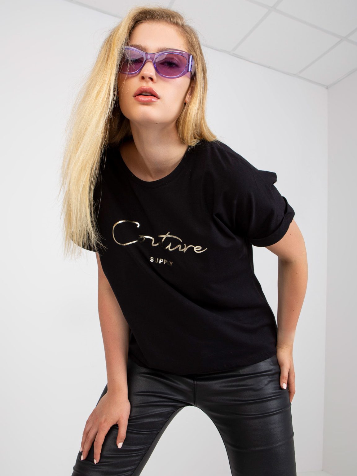 Hurtownia Czarny asymetryczny t-shirt plus size z bawełny