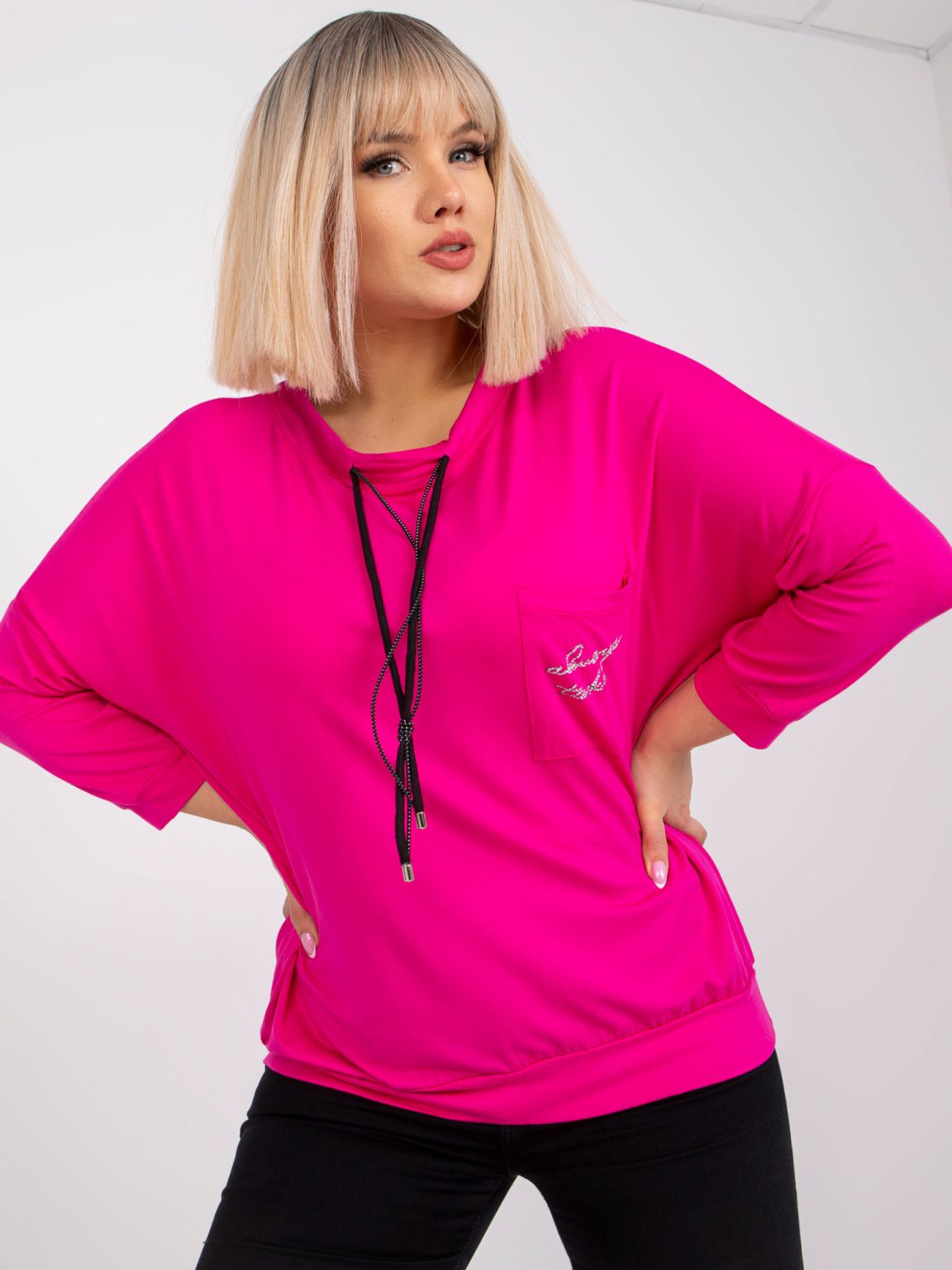 Hurtownia Fuksjowa bluzka plus size z kieszenią Roberta