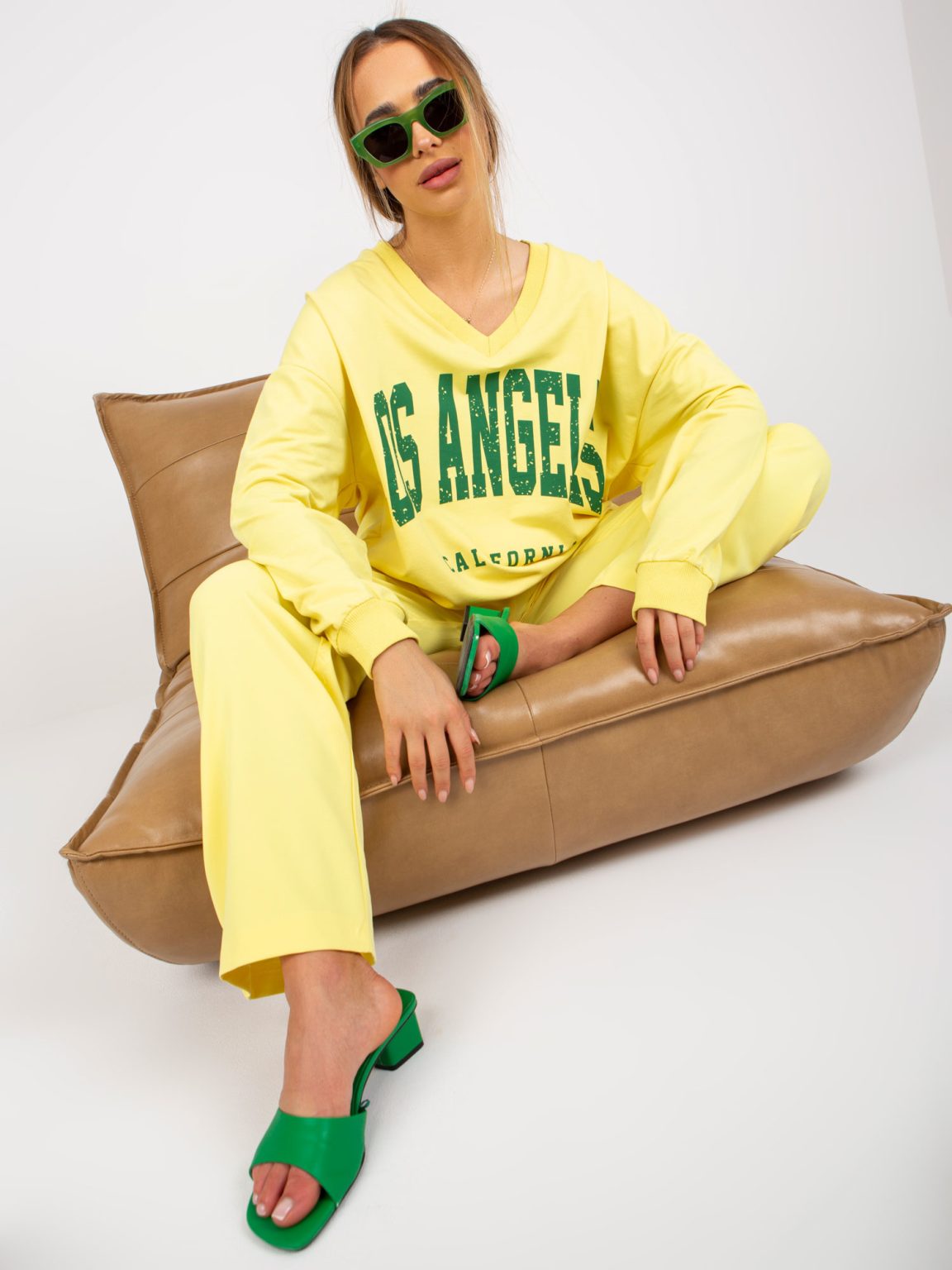 Hurtownia Jasnożółto-zielona dresowa bluza oversize z nadrukiem
