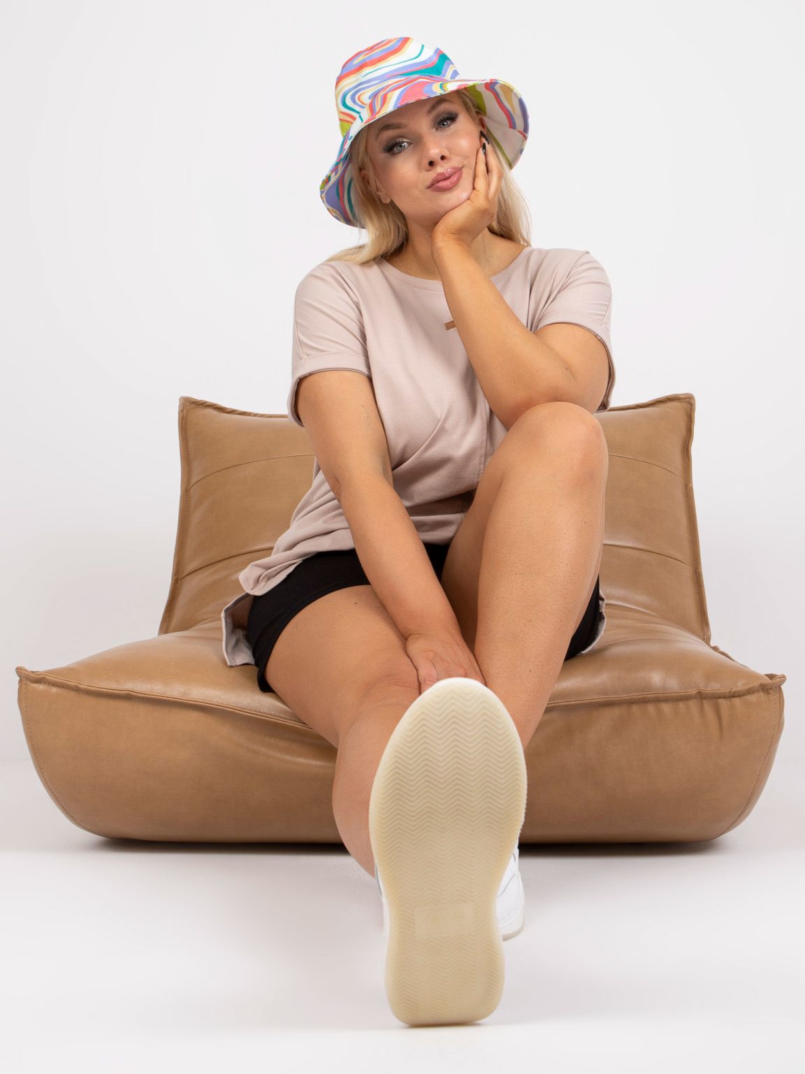 Hurtownia Jasnobeżowa bluzka plus size basic na co dzień