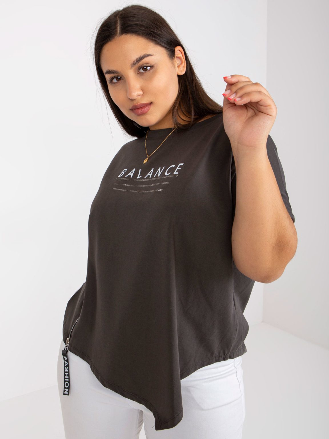 Hurtownia Khaki luźny t-shirt plus size z bawełny