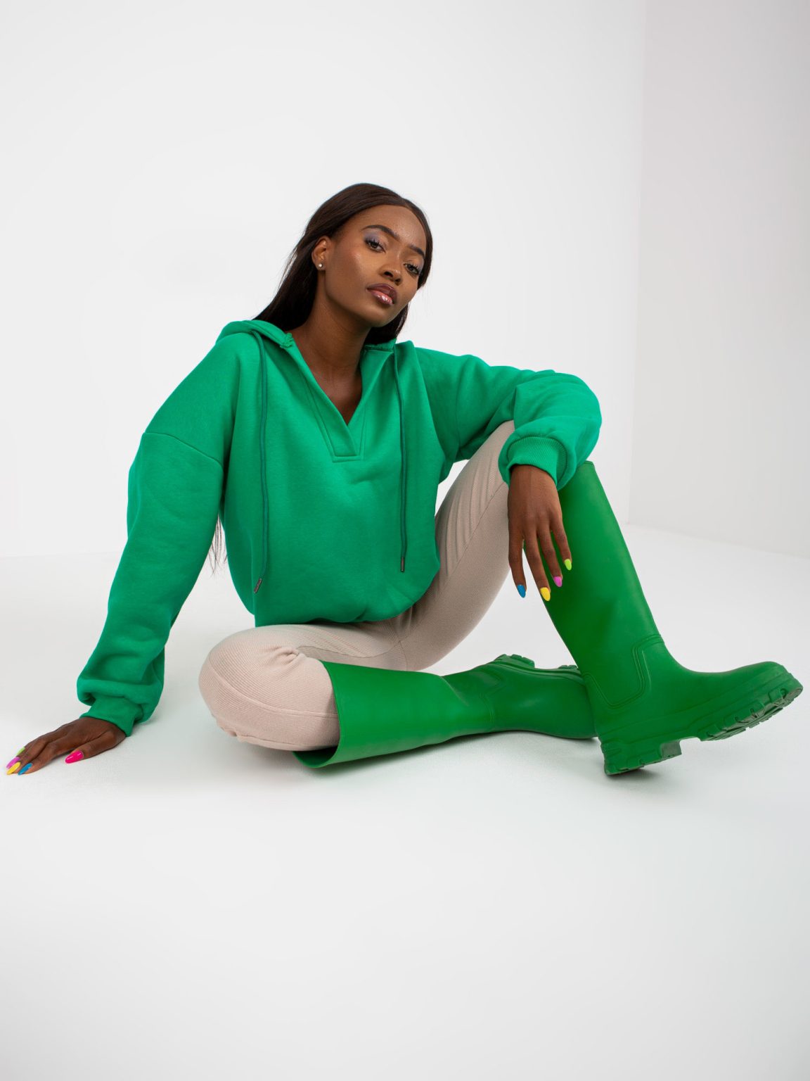 Hurtownia Zielona dresowa bluza basic oversize z kapturem