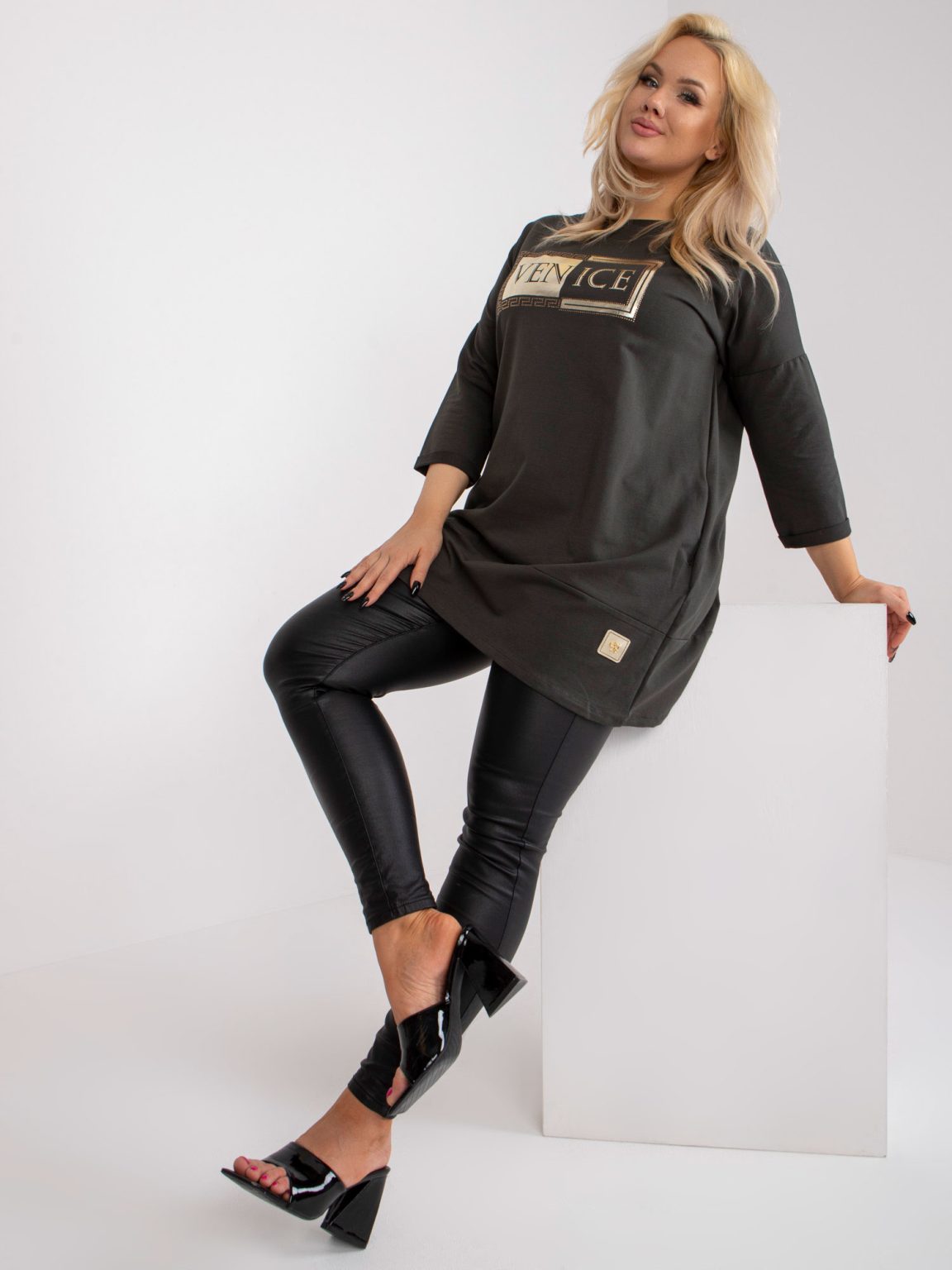 Hurtownia Khaki tunika plus size z okrągłym dekoltem