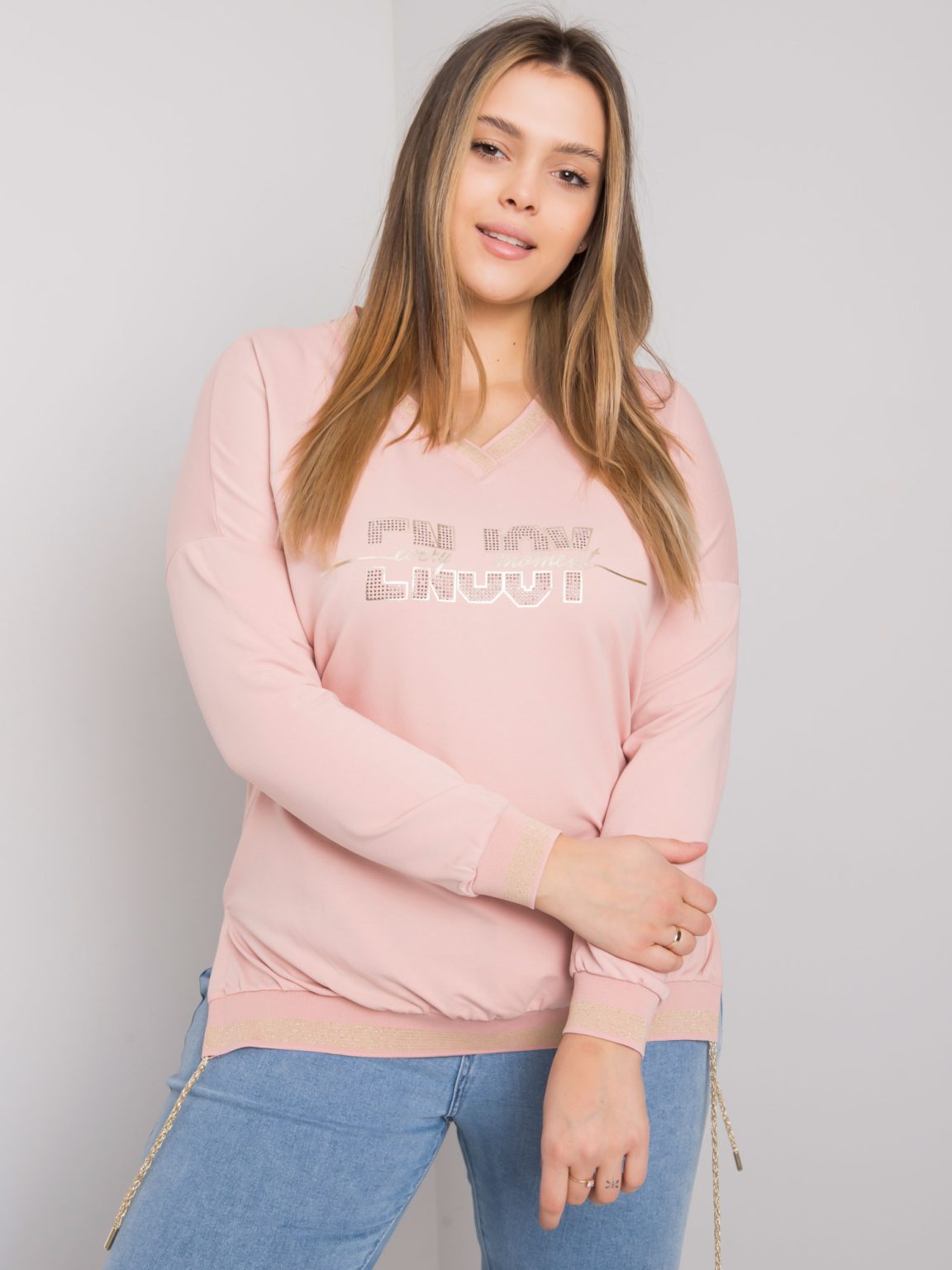 Hurtownia Brudnoróżowa bluzka plus size z aplikacją Lila