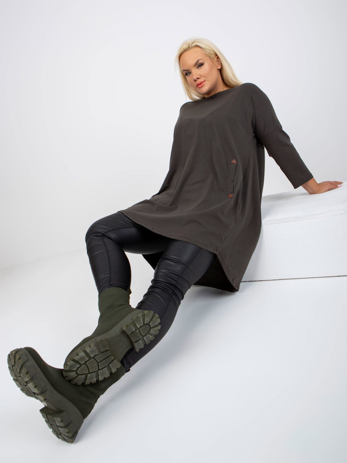 Hurtownia Khaki bawełniana tunika plus size o asymetrycznym kroju