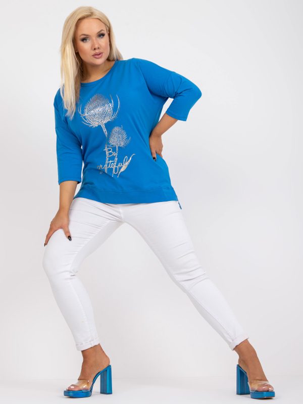 Hurtownia Ciemnoniebieska bluzka plus size z ozdobną aplikacją