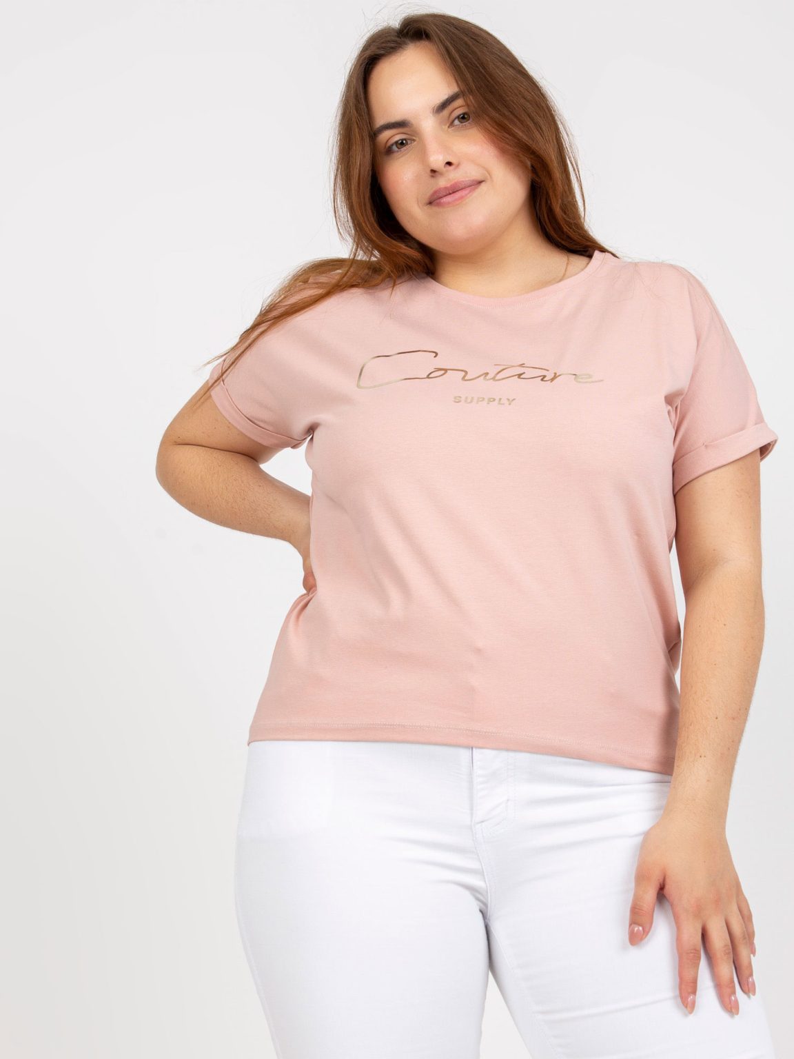 Hurtownia Brudnoróżowy damski t-shirt plus size z napisem
